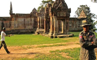 Preah vihear temple-Preah vihear tour-Preah vihear photos-army and temple
