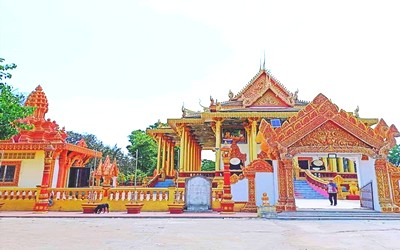 Battambong tour-Ek Phnom Pagoda- Ek Phnom Buddhist temple 