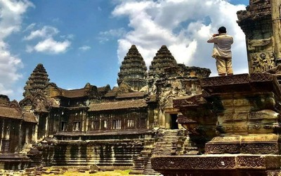 Siem Reap Angkor tour-Angkor wat inside 