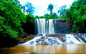 Boustra waterfall in mondulkiri